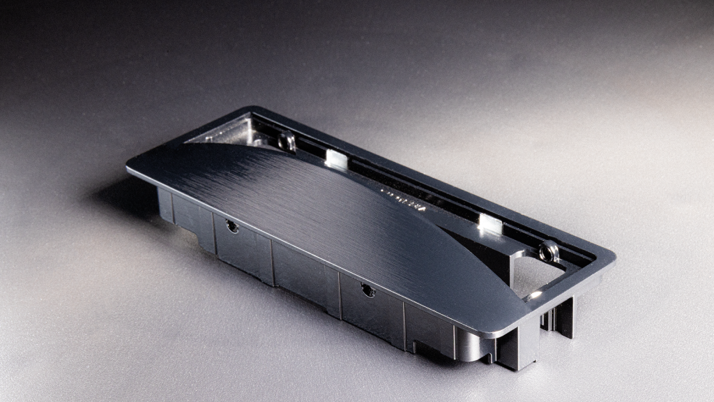 Türgriffschale nach dem GrossTex-Verfahren in Bürstoptik direkt aus dem Guss