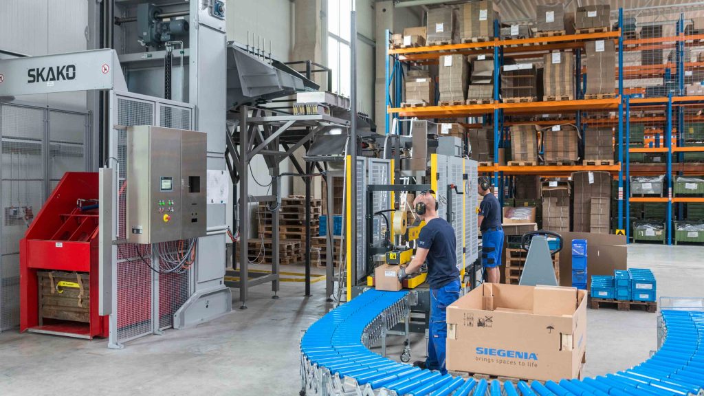 Groß Druckguss Maschinen: Verpackungsanlage für stückgenaues Verpacken in Kartons und KLT